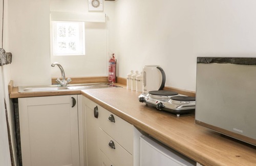 Clows Top Cottage | LITTLE POUND HOUSE, character holiday cottage in Mamble