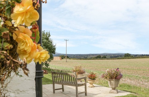 Clows Top Cottage | LITTLE POUND HOUSE, character holiday cottage in Mamble