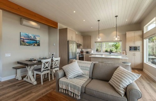 Central Okanagan House | Little Quail Guest House