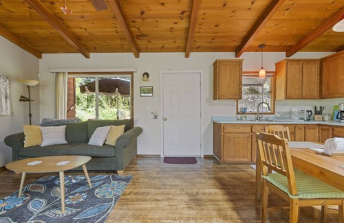 Twain Harte Cabin | Little Red Cabin - King bed, 25 minutes to Dodge Ridge & Pinecrest