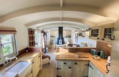 Kingswood Cottage | Little Red House - UK41233