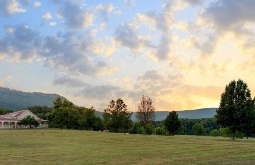 Lookout Valley Neighborhood Association House | Little River Guest House at Tennessee RiverPlace