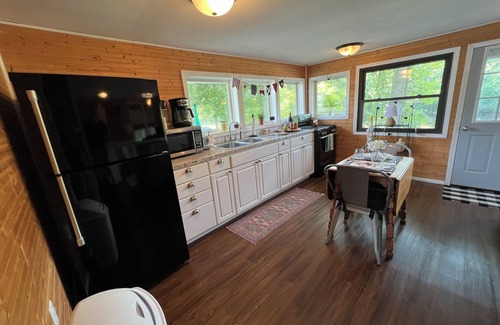 Stockland House | Little River House on Henry, on the serene banks of the Iroquois River