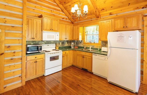 Fort Payne Cabin | Little River Point cabin is a short drive to Mentone, Fort Payne, & Weiss Lake.