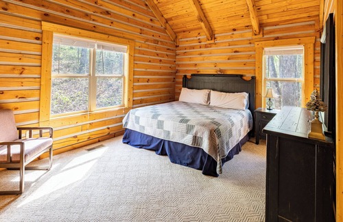 Fort Payne Cabin | Little River Point cabin is a short drive to Mentone, Fort Payne, & Weiss Lake.