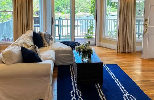 Gloucester House | Little River Retreat