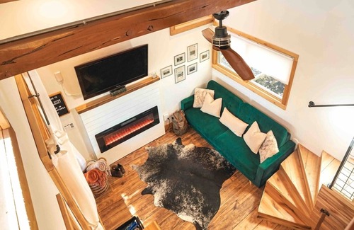 Maryville Apartment | Little River Tiny House *with hot tub*