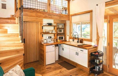 Maryville Apartment | Little River Tiny House *with hot tub*
