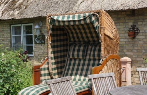 Borm Apartment | Little Rose Cottage - Vacation under thatch between the seas - Little Rose