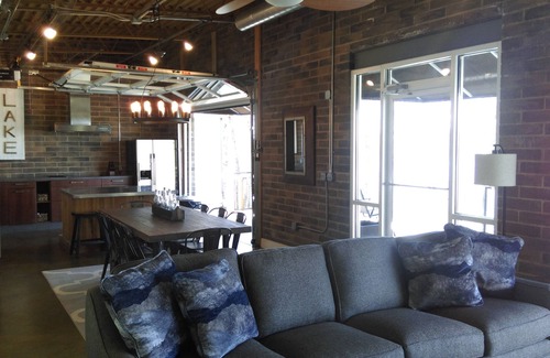 Cullman House | Little's On The Lake - A Contemporary Retreat On Smith Lake - Avl Pontoon Rental