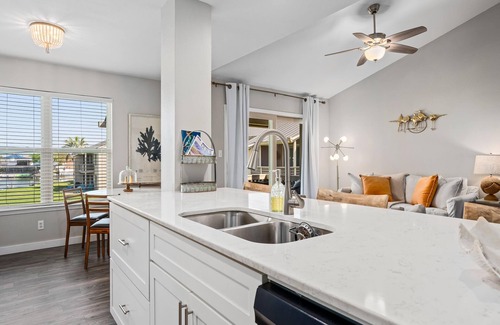 Harbor Oaks Condo | Little's Toasty Coasty | Pool Access, Canal Views
