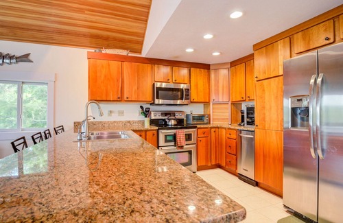 Gray House | Little Sebago Lake - Beautiful year-round lakefront home with stunning views