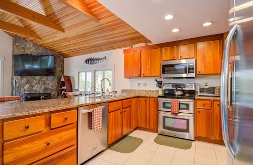 Gray House | Little Sebago Lake - Beautiful year-round lakefront home with stunning views