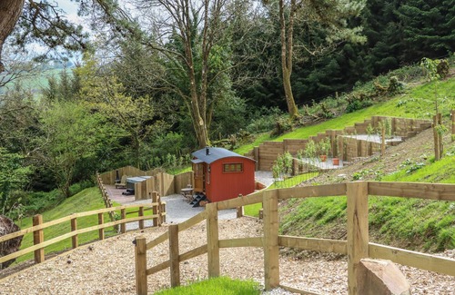 Umberleigh Cottage | LITTLE SILVER OWL, romantic, with hot tub in High Bickington