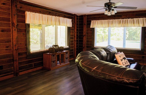 Blue Creek Cabin | Little Smokies of Ohio Escape Cozy 2 Bedroom Cabin+Private Hot Tub+Starlink WiFi