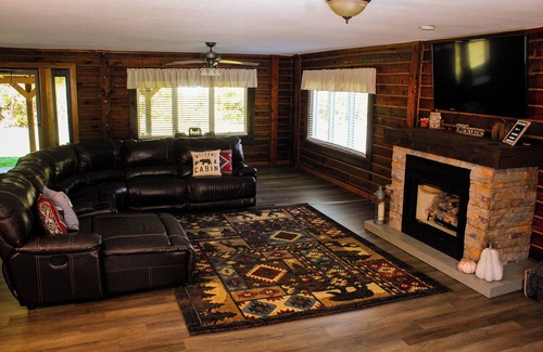 Blue Creek Cabin | Little Smokies of Ohio Escape Cozy 2 Bedroom Cabin+Private Hot Tub+Starlink WiFi