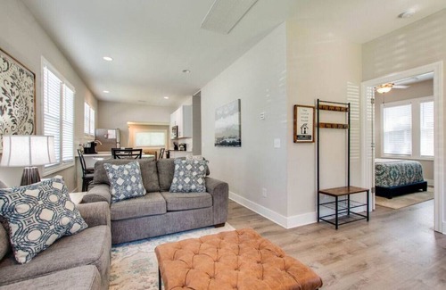 Murfreesboro House | Little Stone House in the Heart of Murfreesboro
