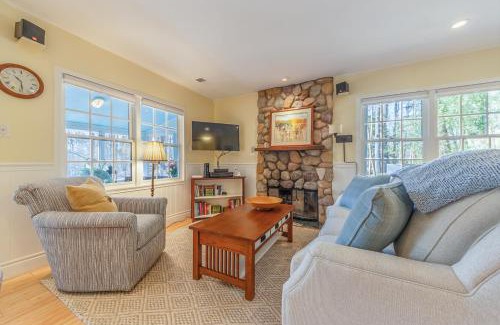 Douglas House | Little Stuga - Cute cozy cottage - minutes from downtown and Oval Beach!