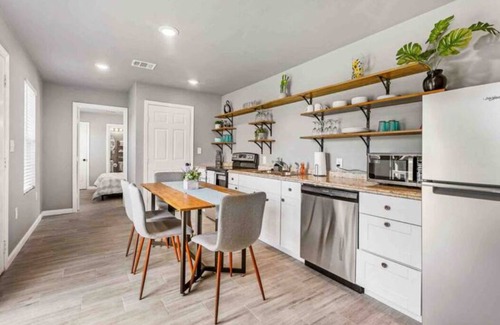 Humble House | Little Sweet House C near IAH airport