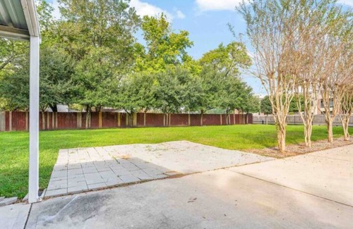 Humble House | Little Sweet House C near IAH airport
