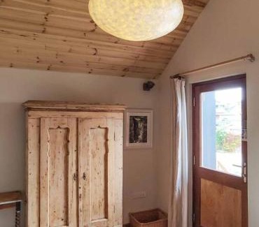 Cowes Ski Chalet | Little Tern, Beachside chalet 6, access to beach