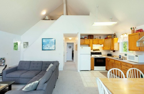 Maple City House | Little Traverse Lake Chalet, 2 person kayak and row boat