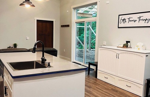 Traverse City House | Little Traverse Therapy-Hot Tub/Fire Pit/AC