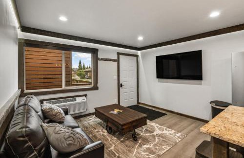 West Yellowstone House | Little Tuckaway