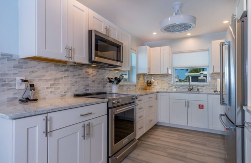 Little Venice House | Little Venice Beauty - 2 Bedrooms, waterfront, completely updated, dockage!