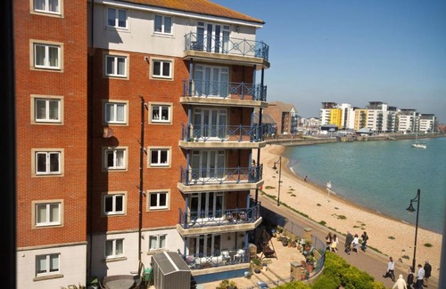 Eastbourne Apartment | Little Venice by the Sea - balcony & water views