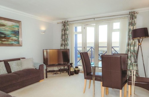 Eastbourne Apartment | Little Venice by the Sea - balcony & water views