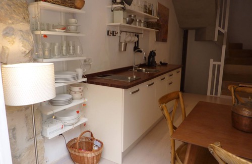 Las Ventas de Santa Lucia House | Little white house in the heart of Graus