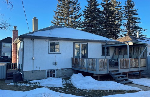 Lynnwood Ridge House | Little WhiteHouse l Rustic Retreat l Banff Pass l South Central