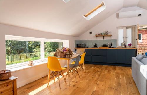 Alderbury Apartment | Little Willow Bank - 1 bed luxury apartment between Salisbury and The New Forest