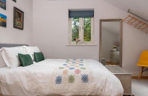 Alderbury Apartment | Little Willow Bank - 1 bed luxury apartment between Salisbury and The New Forest