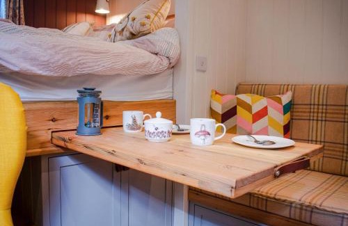 Devizes House | Little Willows
