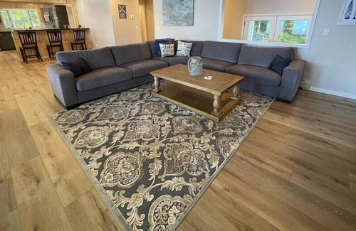 Lewiston House | Little Wolf Hideaway