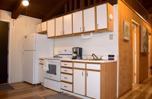 Albrightsville Cabin | Little Woodsy Lodge in the Poconos - Cozy Cabin Retreat with Hot Tub