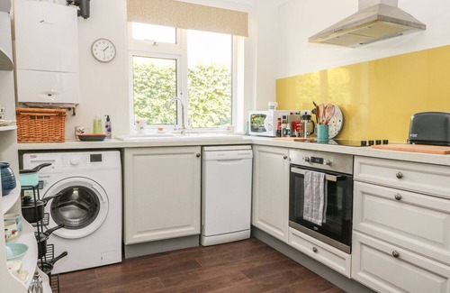 Martin House | LITTLE YAFFLE, pet friendly, with a garden in St Margaret's At Cliffe