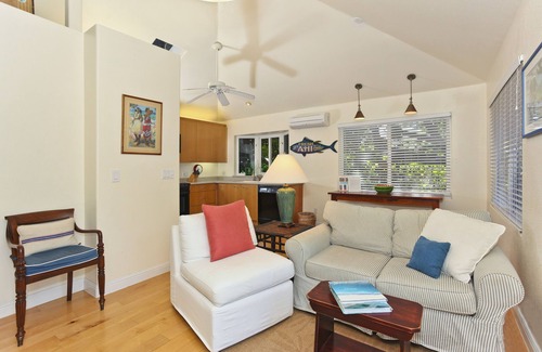 Lanikai Cottage | Little Yellow Cottage: Steps to Lanikai Beach
