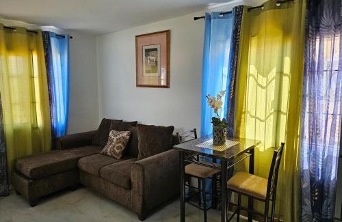 Orange Bay Apartment | Little yellow house
