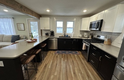 Homer House | Little York's Lakeside Chalet