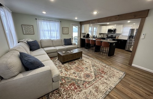 Homer House | Little York's Lakeside Chalet