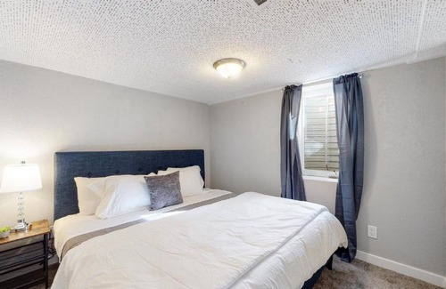 Littleton House | Littleton 3 Bedroom King Beds Remodeled Lower Unit