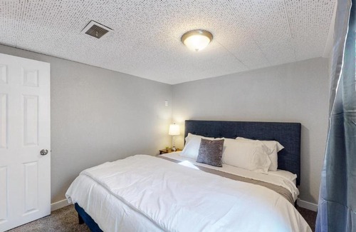 Littleton House | Littleton 3 Bedroom King Beds Remodeled Lower Unit