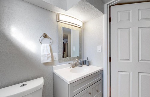Littleton House | Littleton 3 Bedroom King Beds Remodeled Lower Unit