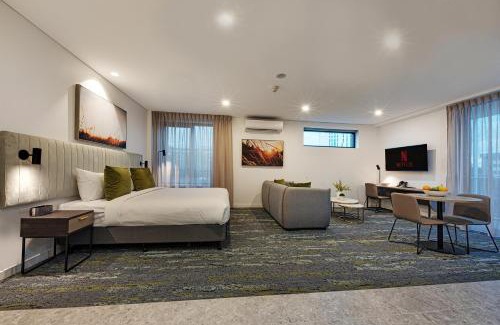 Kingswood Hotel | Littomore Suites Kingswood