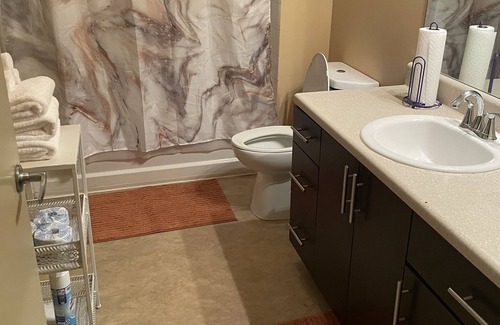 Lindridge-Martin Manor Apartment | Litty in The City