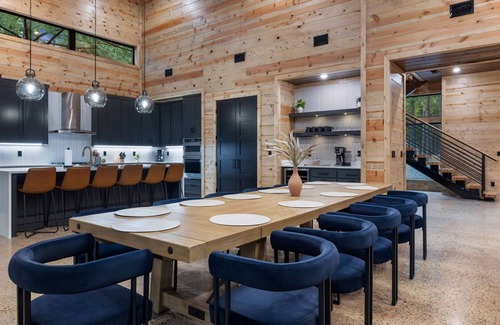 Hochatown Cabin | Liv n Love, Pickleball/Basketball, 2 Game Rooms, 2 Hot Tubs, Desk, Slide