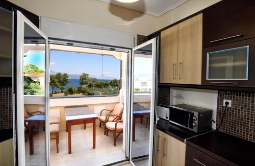 Kato Almiri Apartment | LIVAS Almyri seafront flat